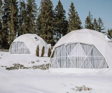 FDomes glamping in the mountains