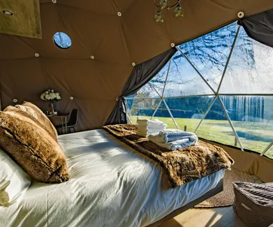 bed in glamping Fdomes resort day nova glamping
