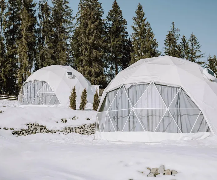 FDomes glamping in the mountains