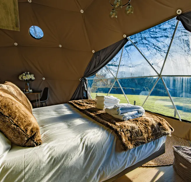 bed in glamping Fdomes resort day nova glamping