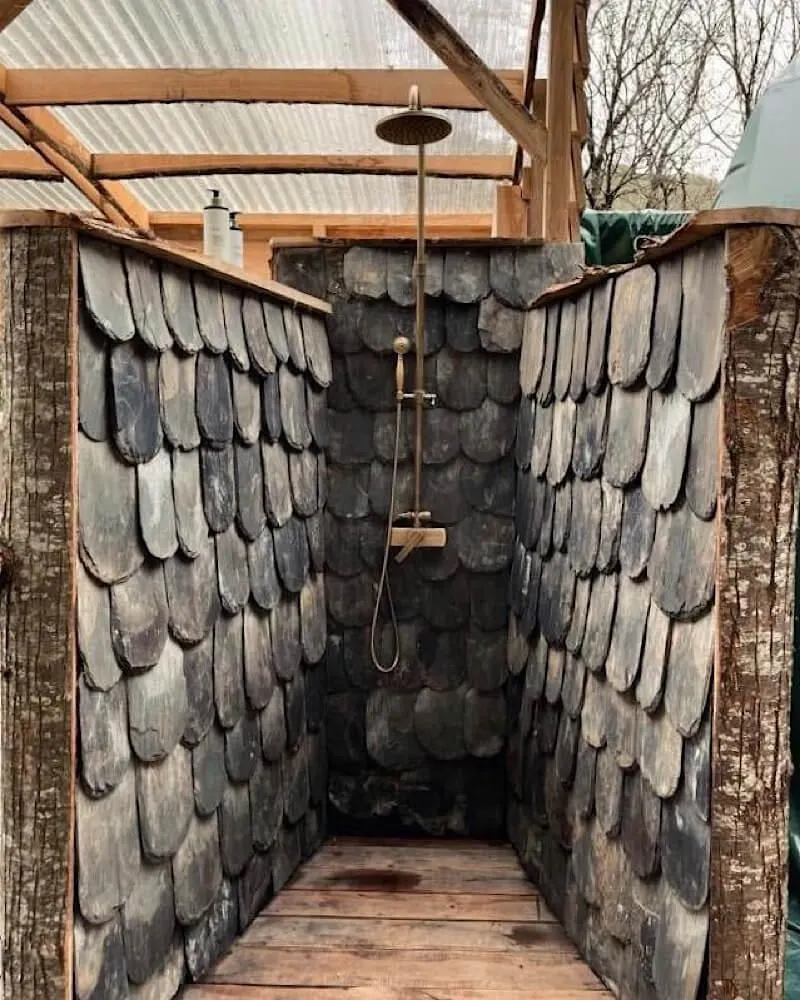 FDomes outdoor shower glamping facility