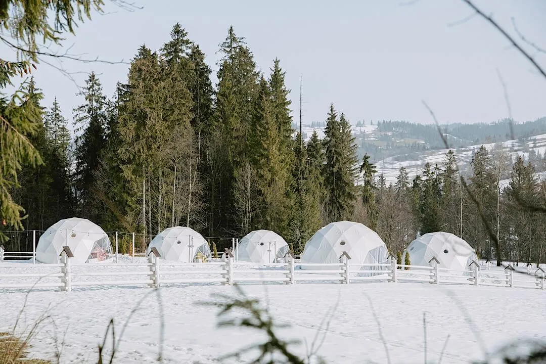 FDomes glamping resort in the mountains 