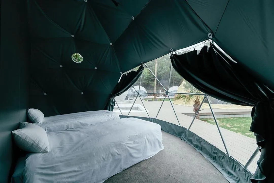 green interior bedroom dome