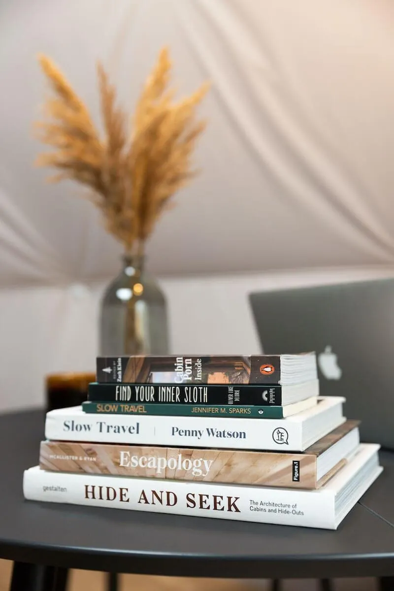 books on table fdomes 