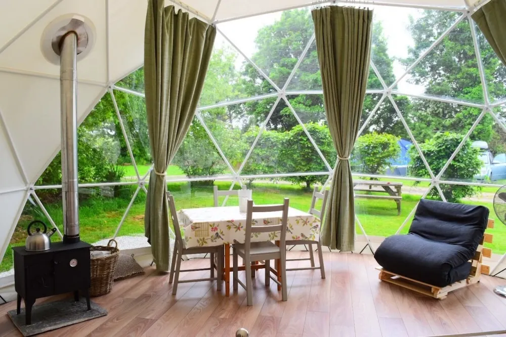 East Crinnis FDomes glamping
