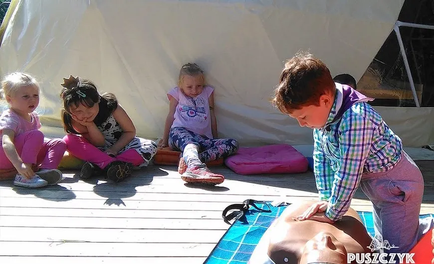 first aid course for kids at puszczyk forest kindergarten 