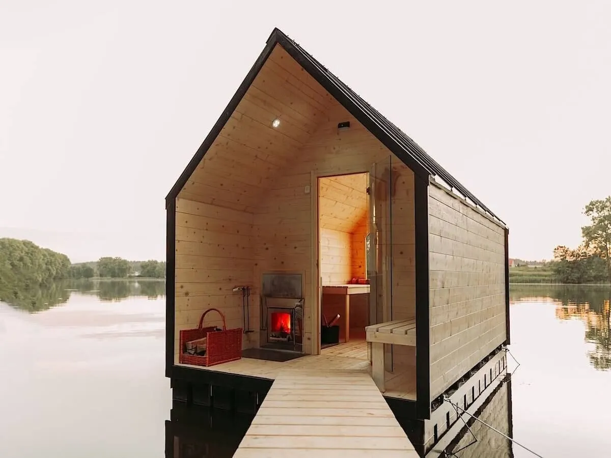 Floating sauna LAGO powered by FDomes