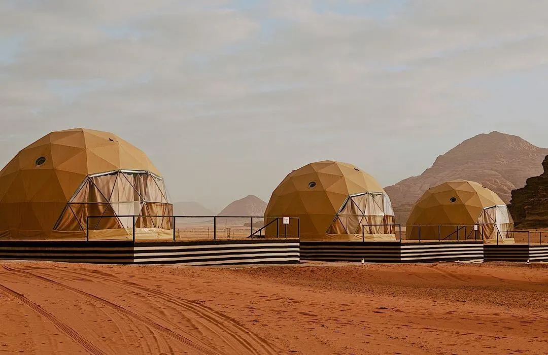 glamping domes in the desert FDomes