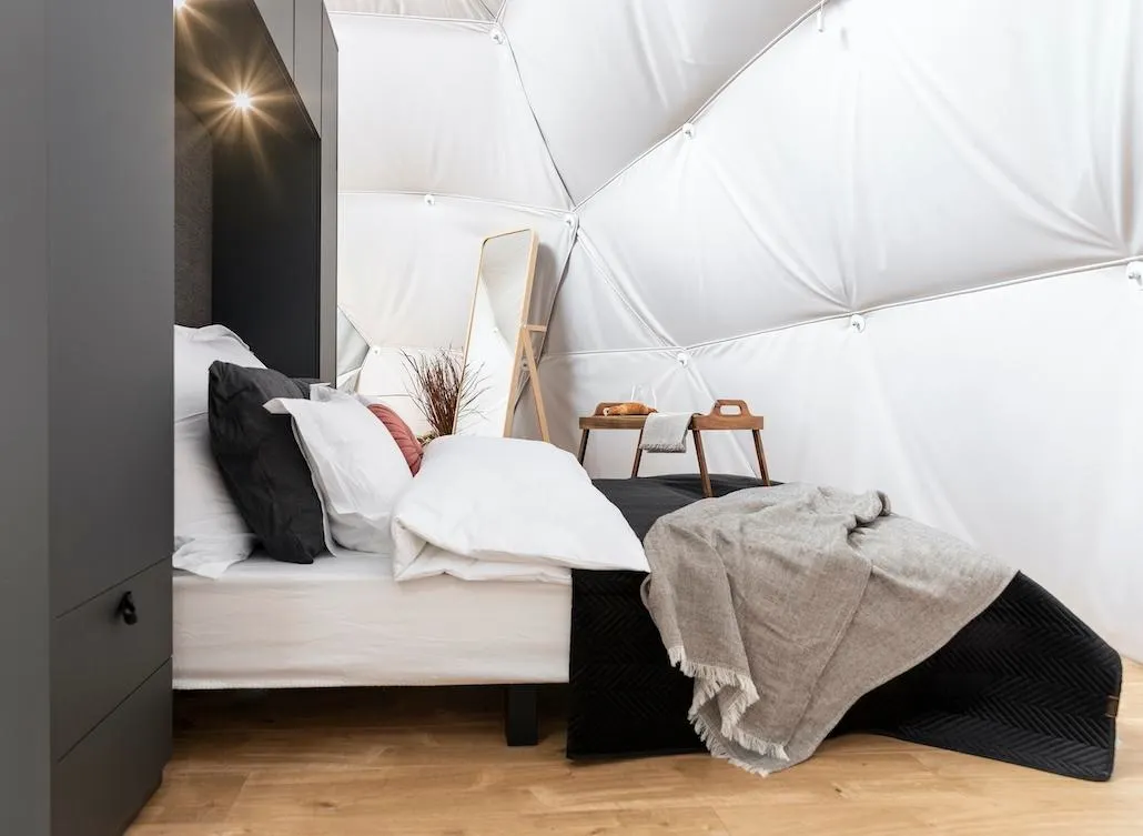 fdomes glamping bedroom 