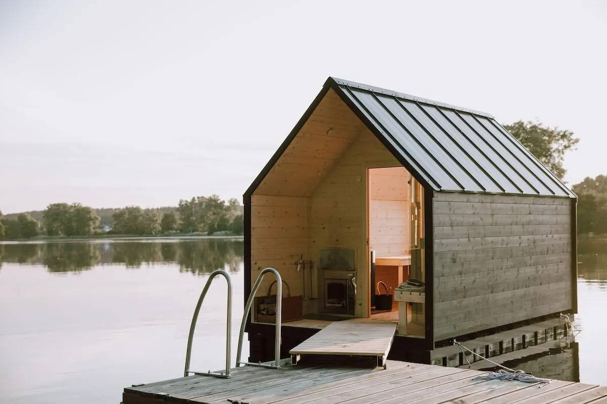Floating LAGO – an innovative sauna manufactured by FDomes
