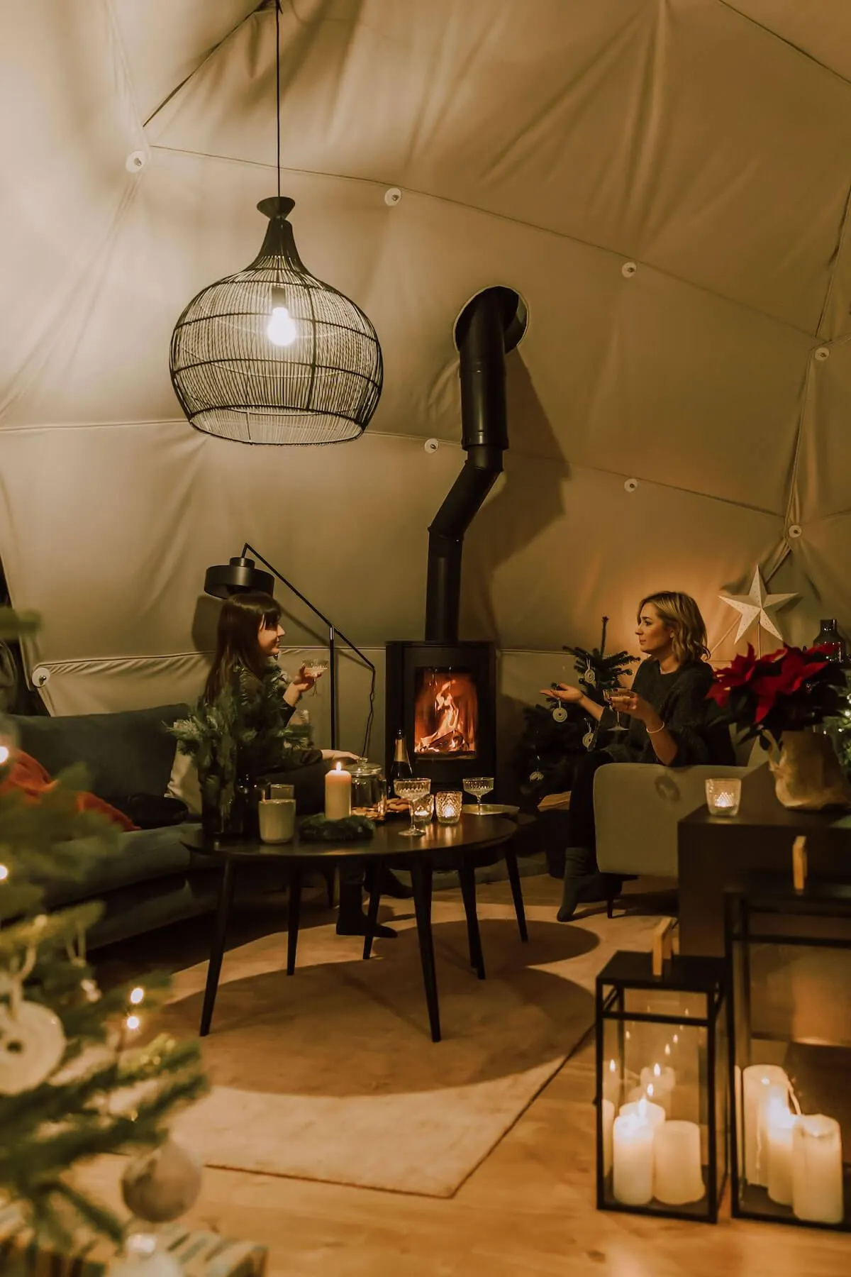 fdomes glamping Christmas decor with chimney